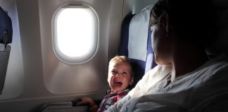 Dlaczego dziecko krzyczało przez cały lot?